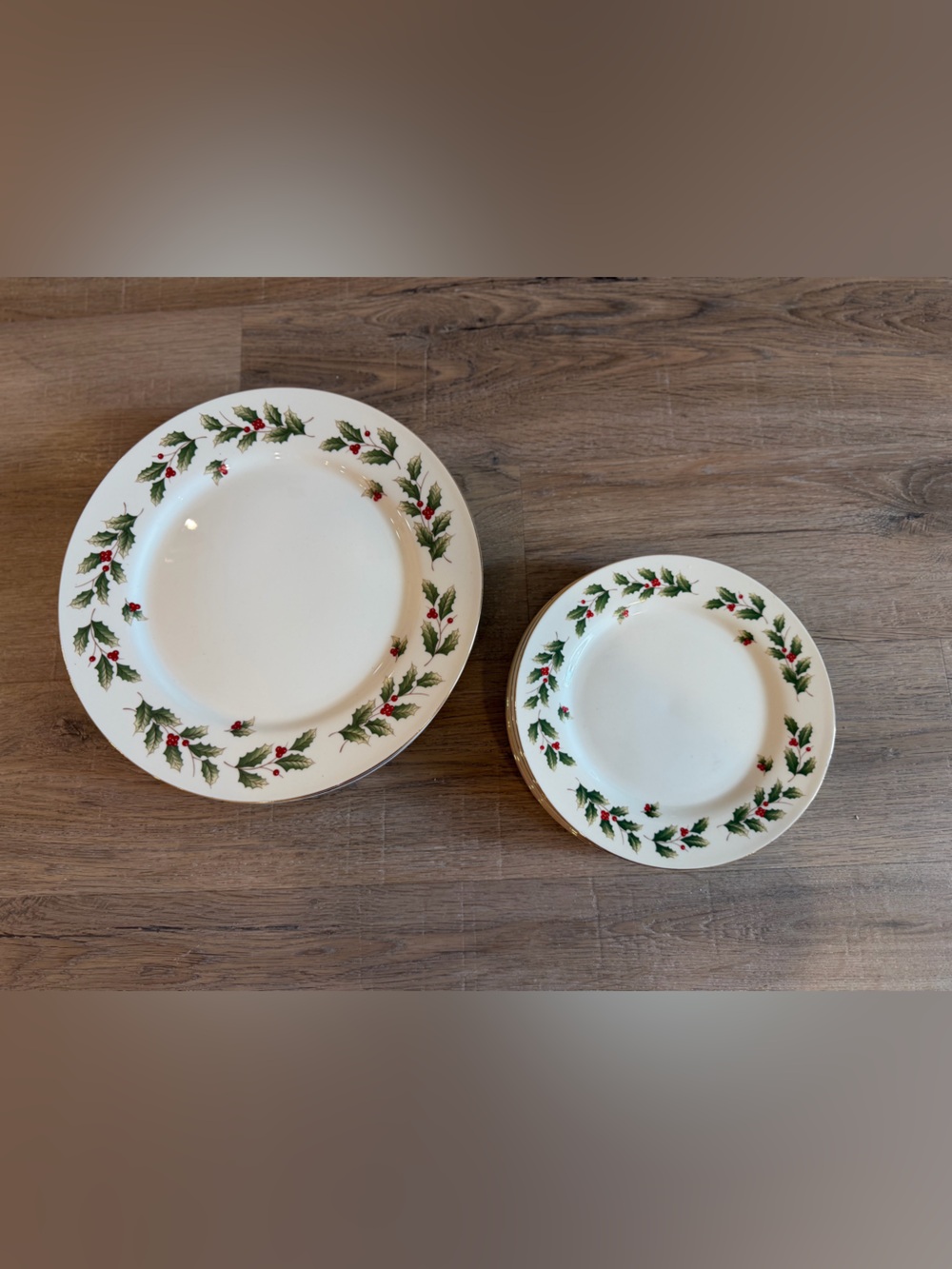 Bazaars Inc Christmas Holly Dinner & Salad Plates Set of 8 Gold Trim